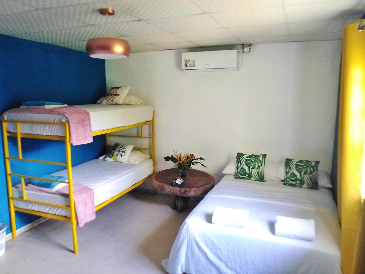 Hostal & Cafe Travelers Santiago Luaran gambar
