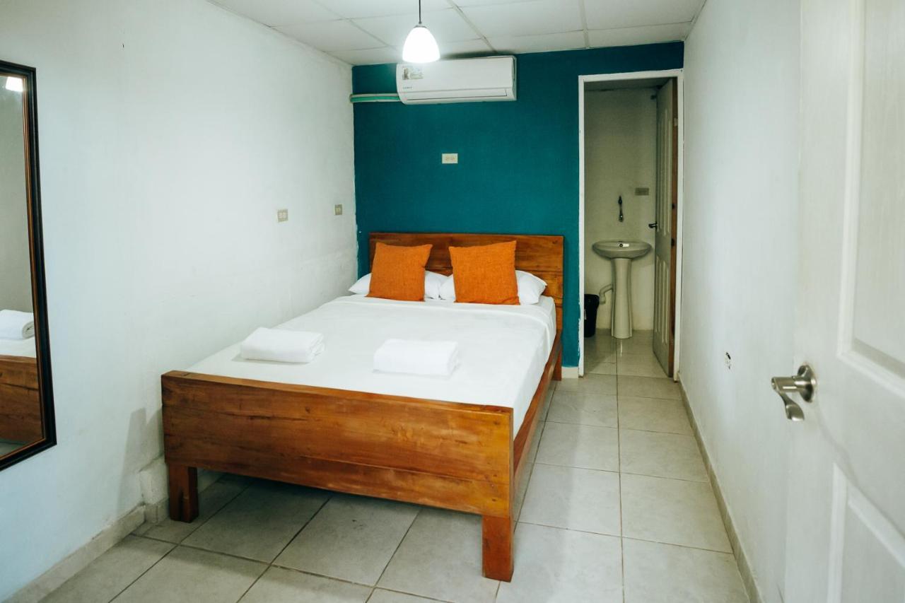 Hostal & Cafe Travelers Santiago Luaran gambar