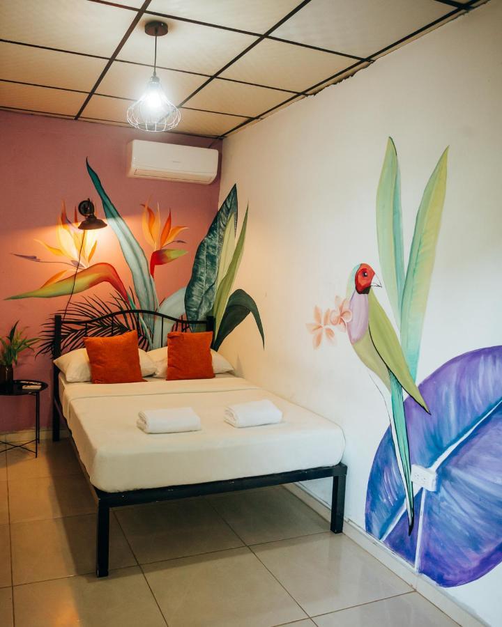 Hostal & Cafe Travelers Santiago Luaran gambar