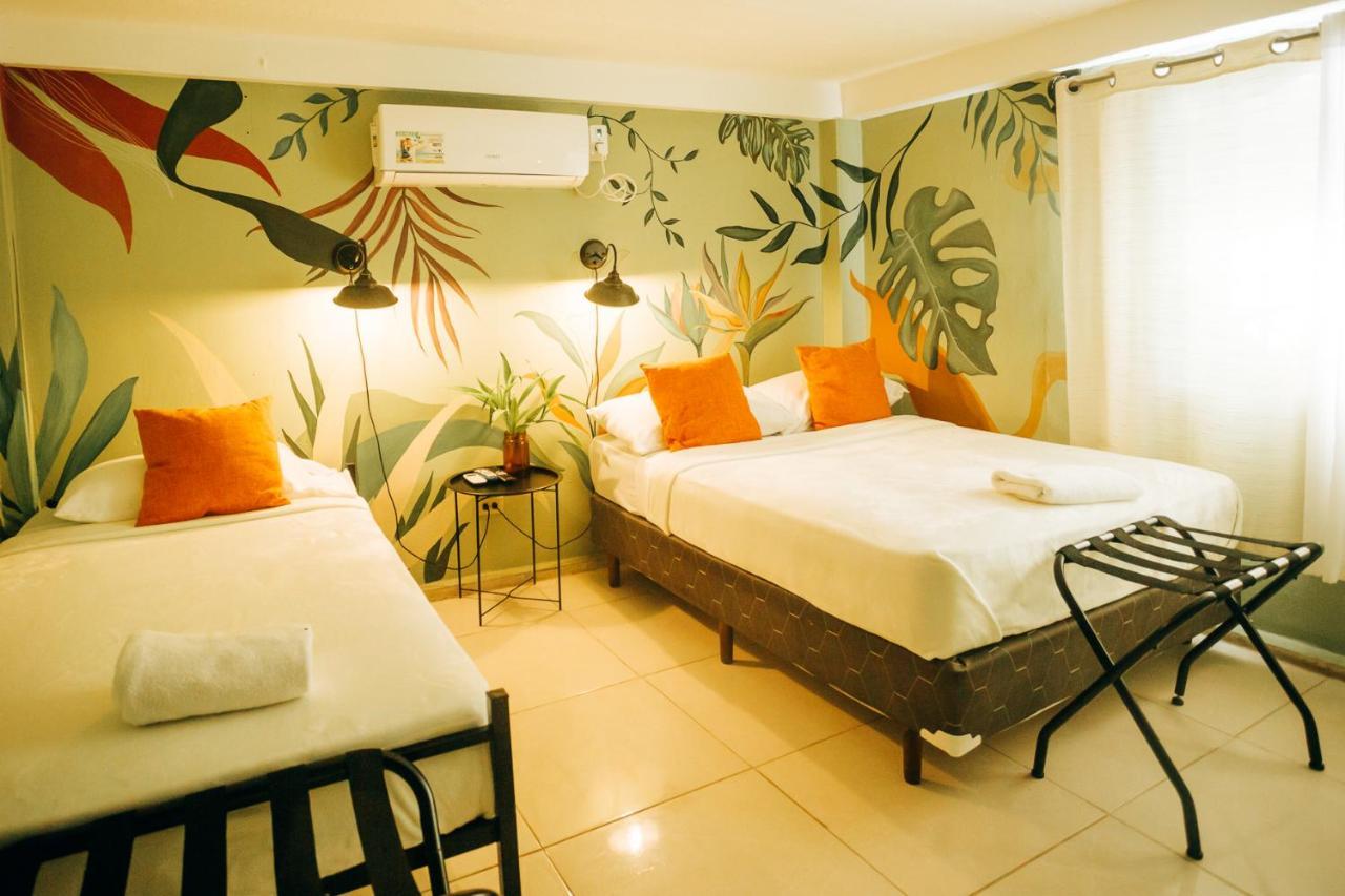 Hostal & Cafe Travelers Santiago Luaran gambar