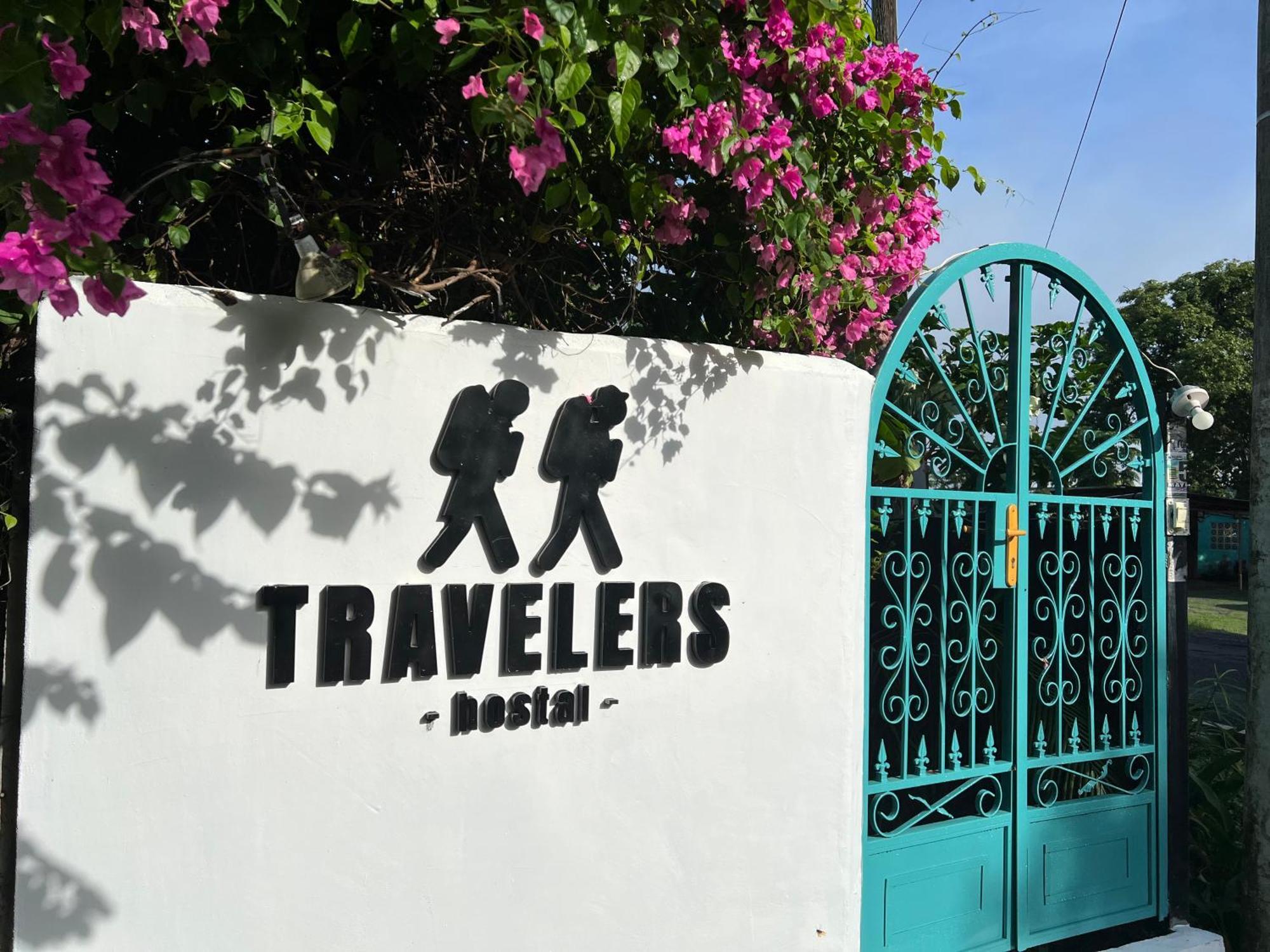 Hostal & Cafe Travelers Santiago Luaran gambar